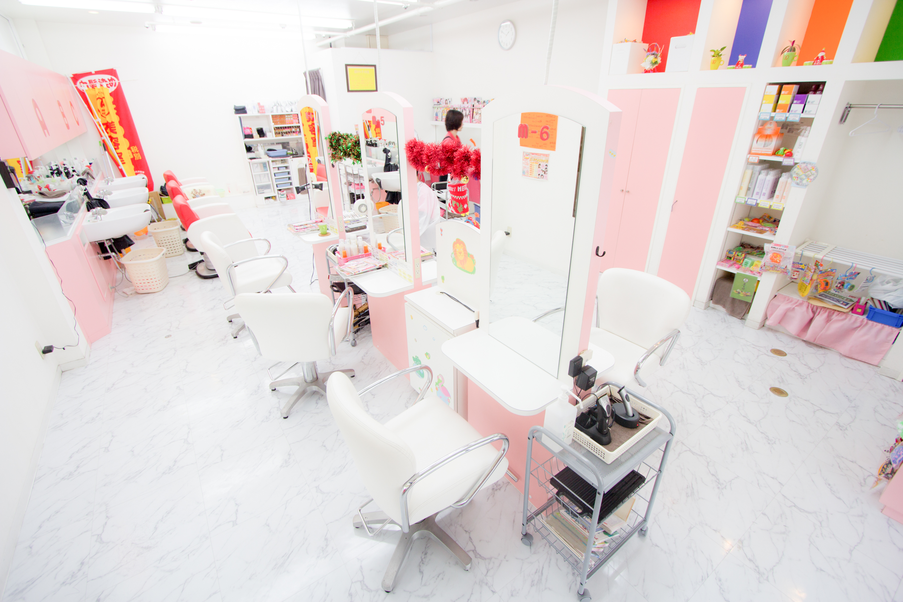 赤道店の店内と施術スペース